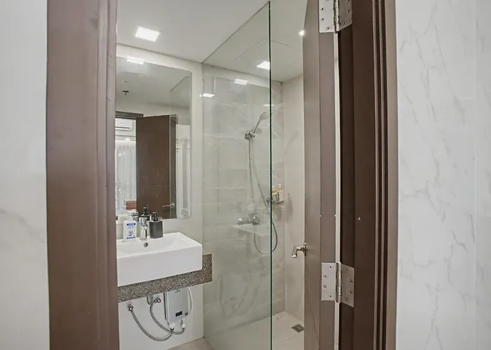 Modern And Spacious 3br Near Solaire & Okada *